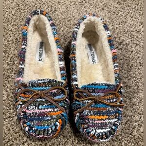 Minnetonka Multicolor Knit Moccasin Slippers with Faux Fur Trim